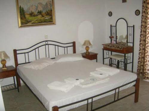 Yannis Pothoulakis Apartments Almirida Екстериор снимка
